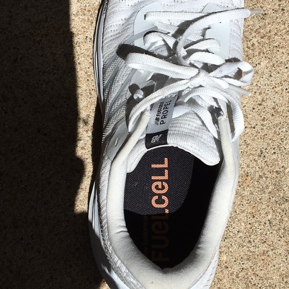 New Balance women’s White Running Shoes - Picture 4 of 5